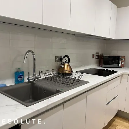 New Luxury Spacious 2 Bed W En